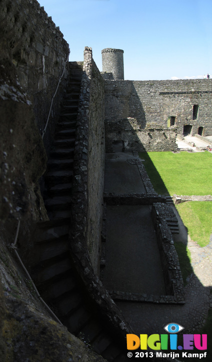 SX29137-41 Small winding staircase Harlech Castle